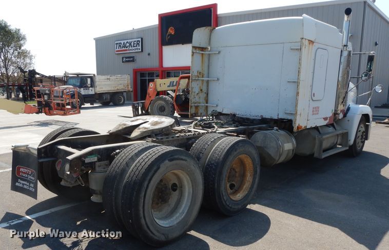 image for item DI7604 1997 Freightliner FLD  semi truck