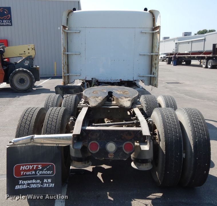 image for item DI7604 1997 Freightliner FLD  semi truck