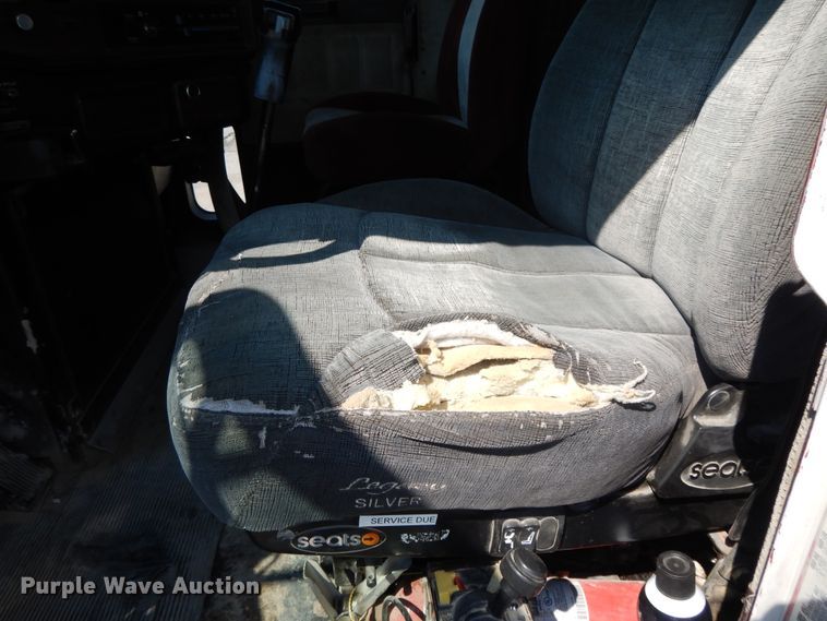 image for item DI7604 1997 Freightliner FLD  semi truck