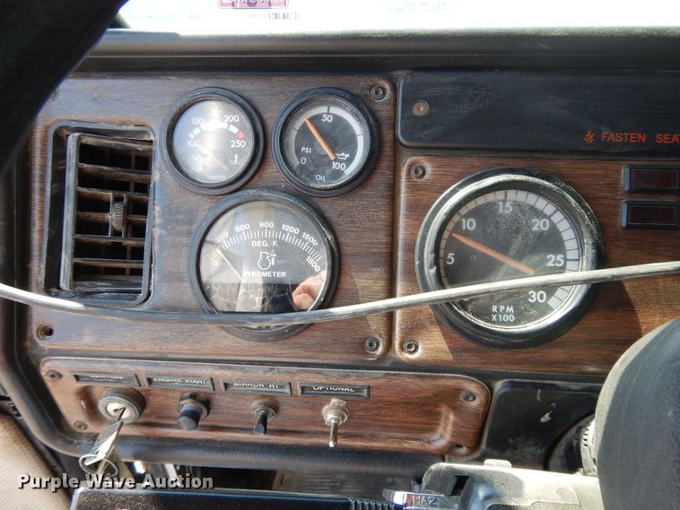 image for item DI7604 1997 Freightliner FLD  semi truck