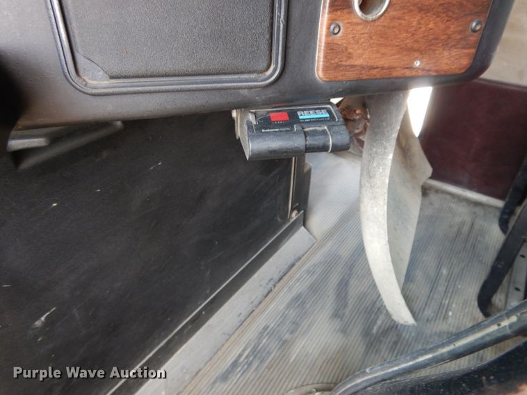 image for item DI7604 1997 Freightliner FLD  semi truck