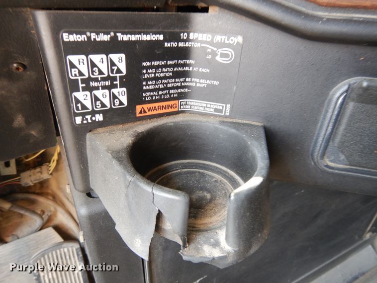 image for item DI7604 1997 Freightliner FLD  semi truck