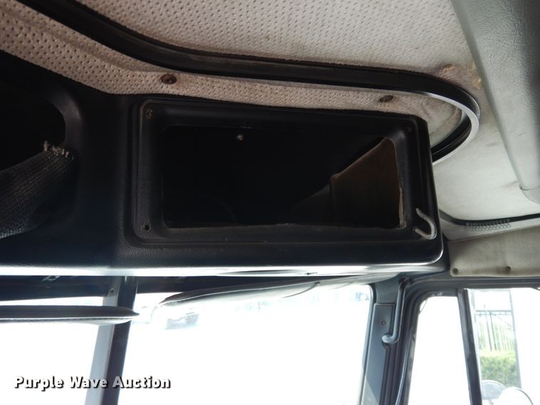 image for item DI7604 1997 Freightliner FLD  semi truck