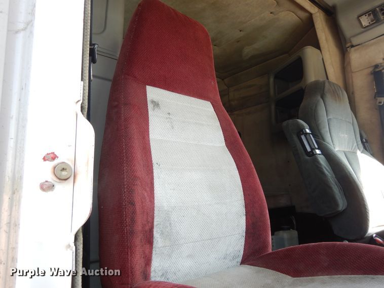 image for item DI7604 1997 Freightliner FLD  semi truck