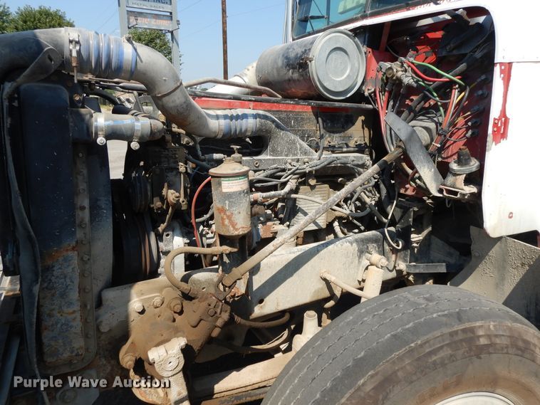 image for item DI7604 1997 Freightliner FLD  semi truck