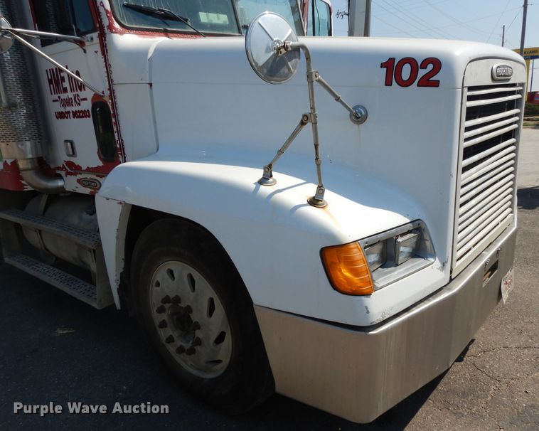 image for item DI7604 1997 Freightliner FLD  semi truck