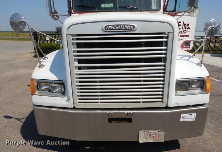 image for item DI7604 1997 Freightliner FLD  semi truck