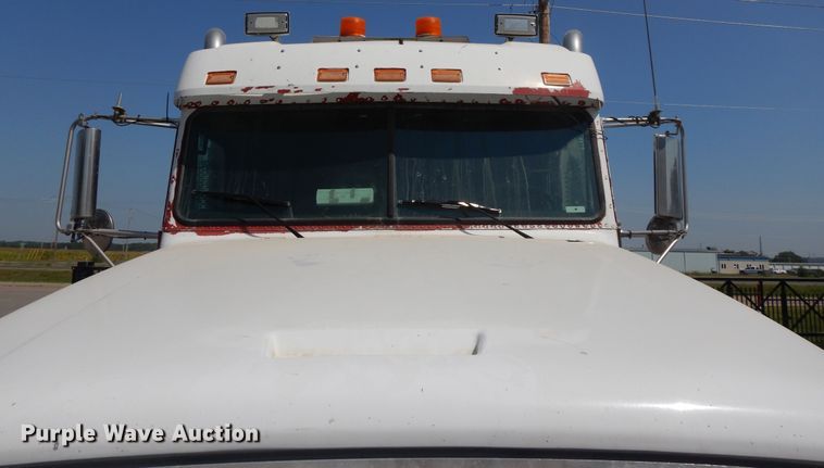 image for item DI7604 1997 Freightliner FLD  semi truck