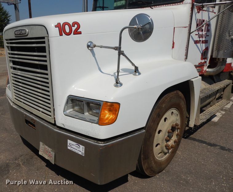 image for item DI7604 1997 Freightliner FLD  semi truck