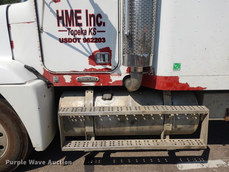 image for item DI7604 1997 Freightliner FLD  semi truck