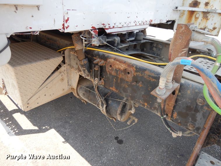 image for item DI7604 1997 Freightliner FLD  semi truck