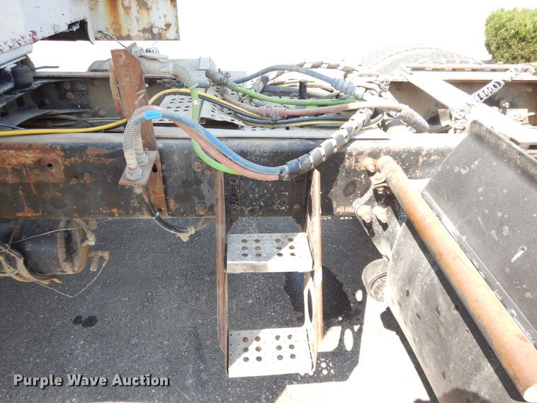 image for item DI7604 1997 Freightliner FLD  semi truck