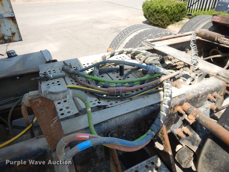 image for item DI7604 1997 Freightliner FLD  semi truck