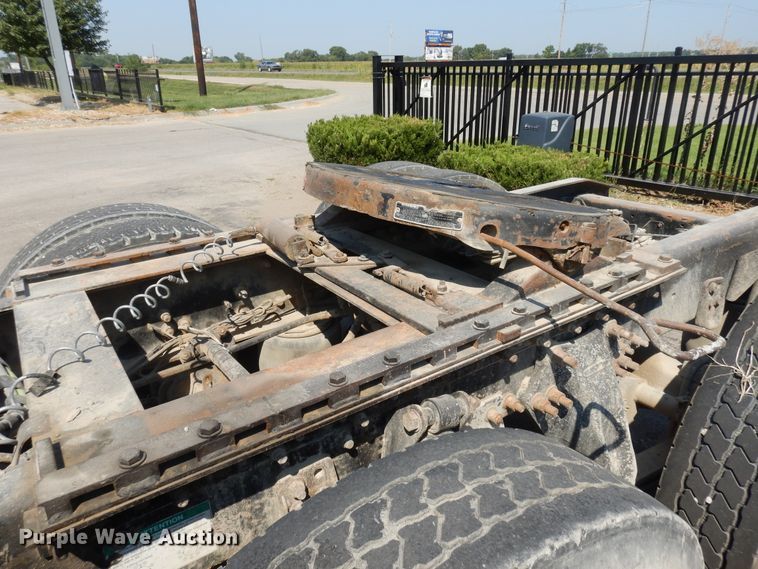 image for item DI7604 1997 Freightliner FLD  semi truck