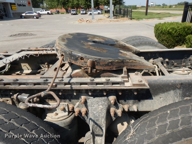 image for item DI7604 1997 Freightliner FLD  semi truck