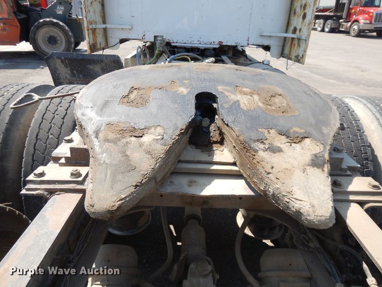 image for item DI7604 1997 Freightliner FLD  semi truck