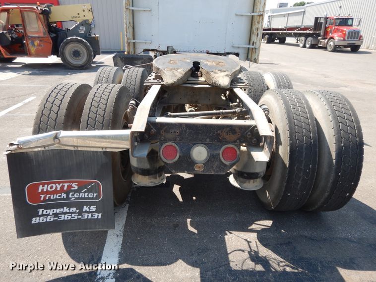 image for item DI7604 1997 Freightliner FLD  semi truck