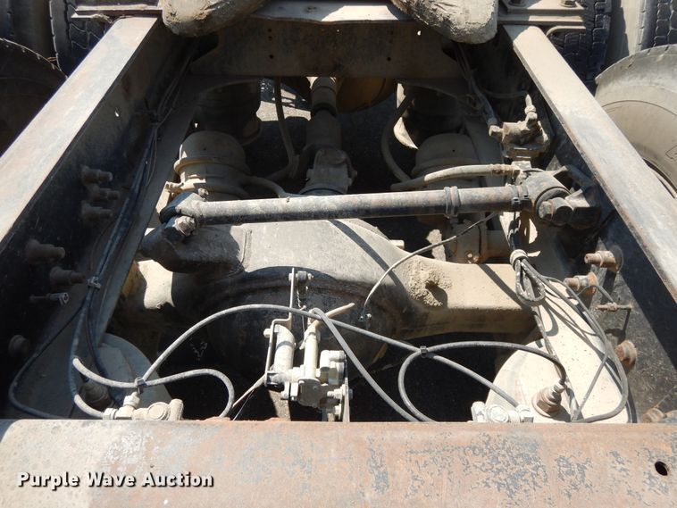 image for item DI7604 1997 Freightliner FLD  semi truck