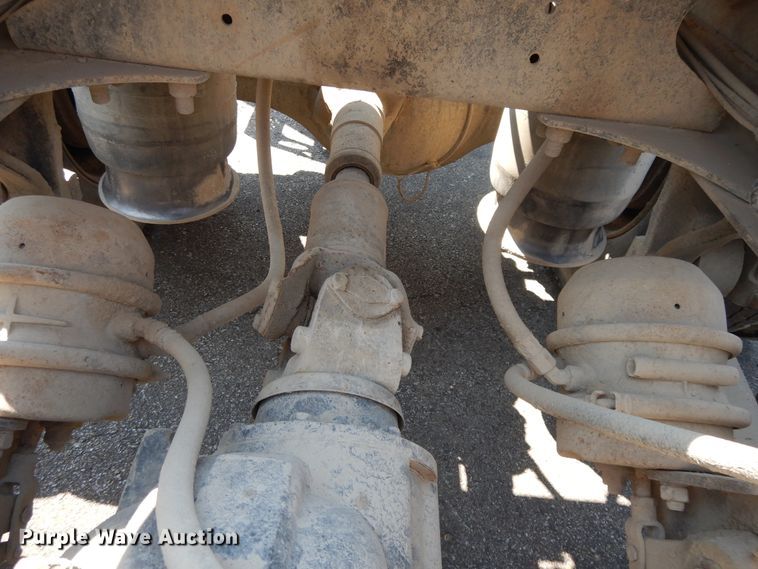 image for item DI7604 1997 Freightliner FLD  semi truck