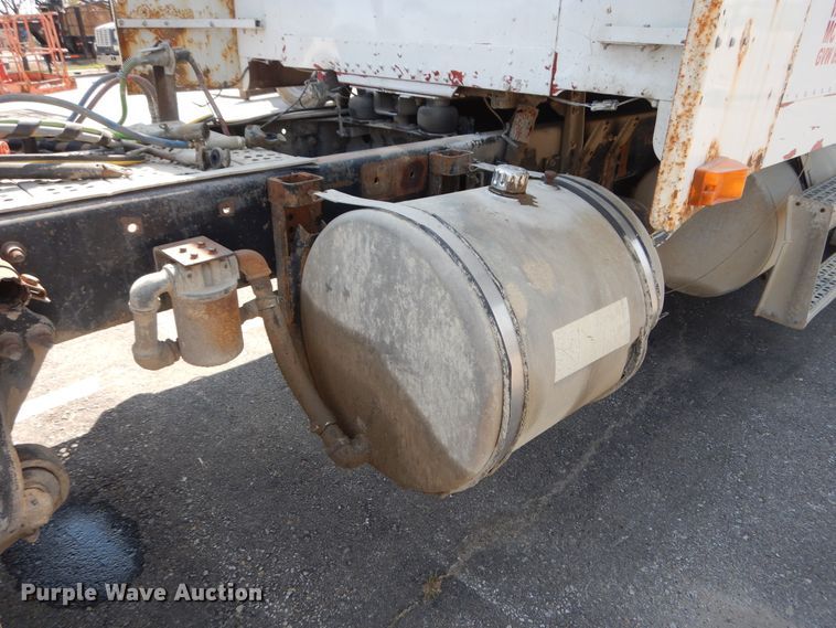 image for item DI7604 1997 Freightliner FLD  semi truck