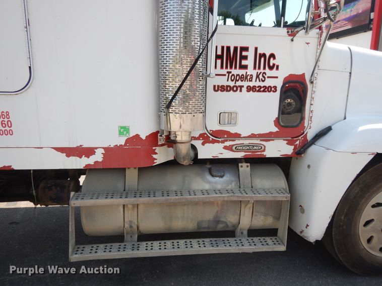 image for item DI7604 1997 Freightliner FLD  semi truck