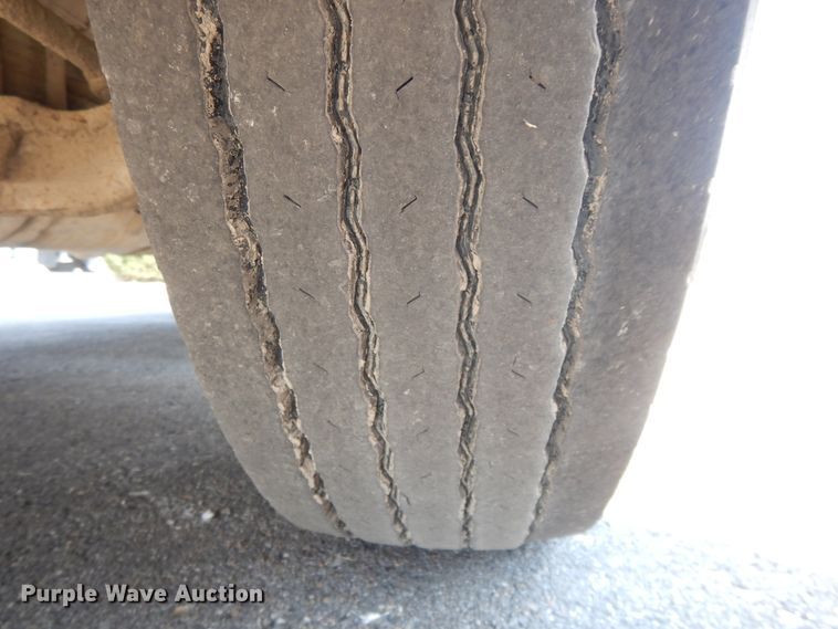 image for item DI7604 1997 Freightliner FLD  semi truck