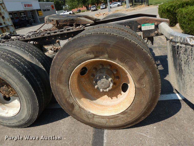 image for item DI7604 1997 Freightliner FLD  semi truck