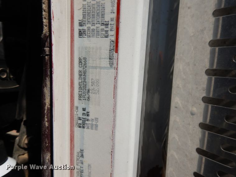 image for item DI7604 1997 Freightliner FLD  semi truck