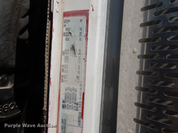 image for item DI7604 1997 Freightliner FLD  semi truck