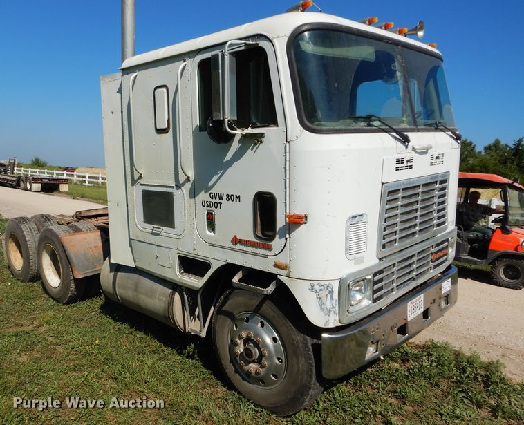 image for item DI8263 1987 International COF9670  semi truck