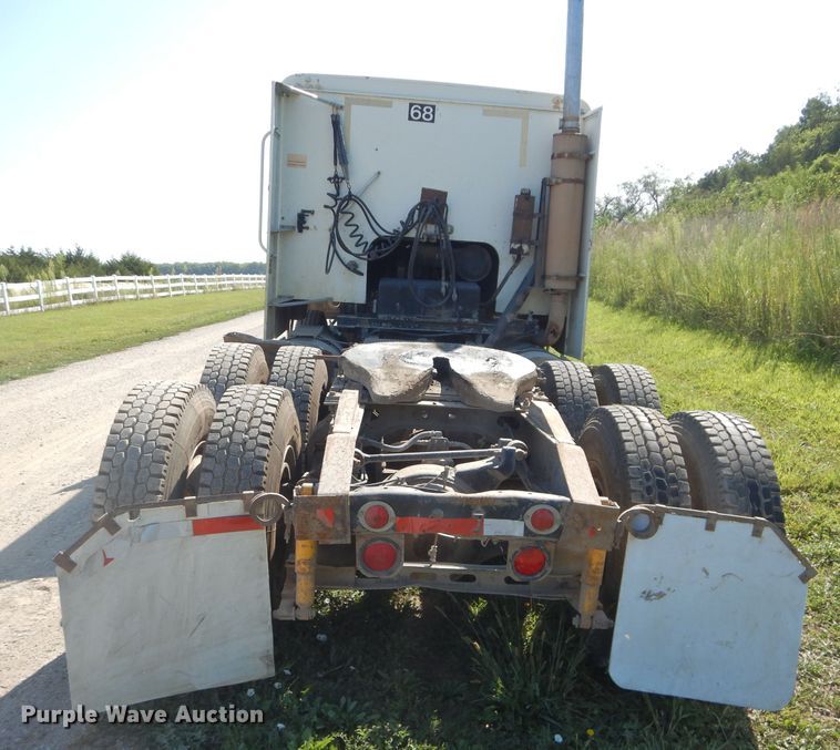 image for item DI8263 1987 International COF9670  semi truck