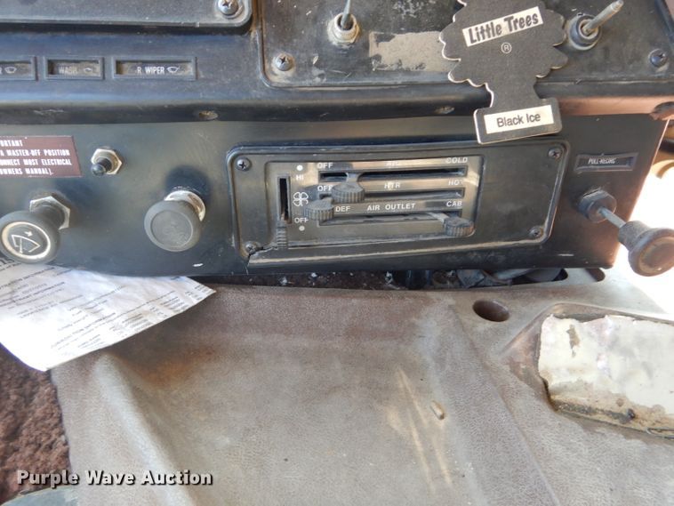 image for item DI8263 1987 International COF9670  semi truck