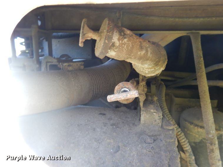 image for item DI8263 1987 International COF9670  semi truck