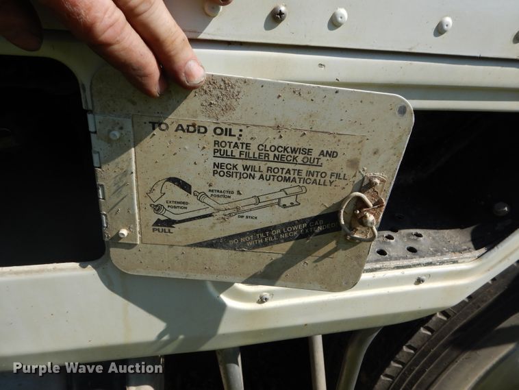 image for item DI8263 1987 International COF9670  semi truck