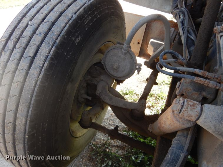 image for item DI8263 1987 International COF9670  semi truck