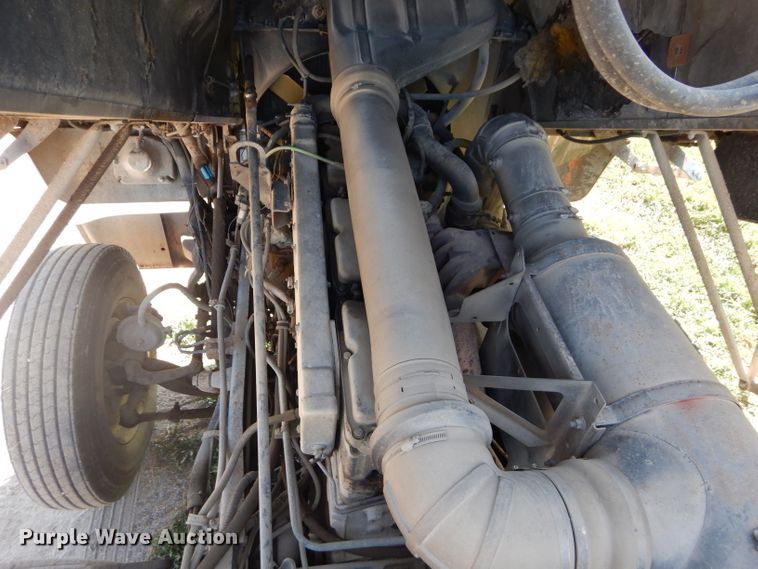 image for item DI8263 1987 International COF9670  semi truck