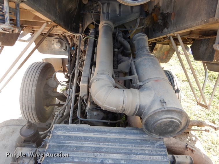 image for item DI8263 1987 International COF9670  semi truck