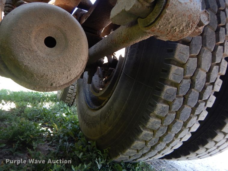 image for item DI8263 1987 International COF9670  semi truck