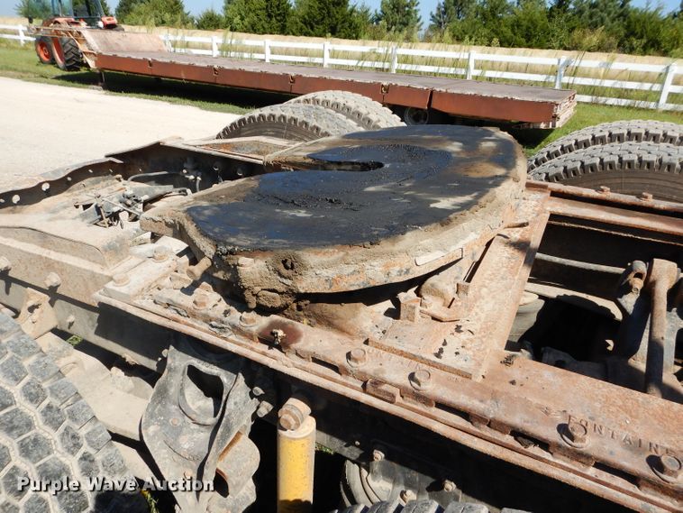 image for item DI8263 1987 International COF9670  semi truck