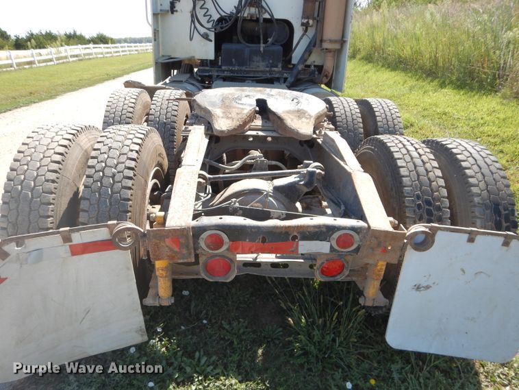 image for item DI8263 1987 International COF9670  semi truck