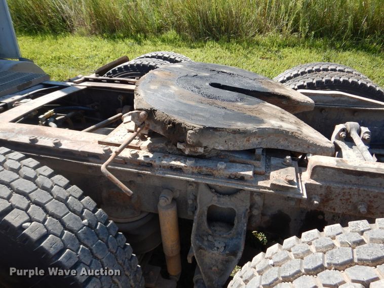 image for item DI8263 1987 International COF9670  semi truck