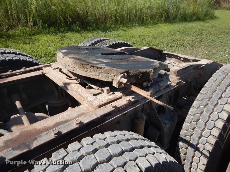 image for item DI8263 1987 International COF9670  semi truck