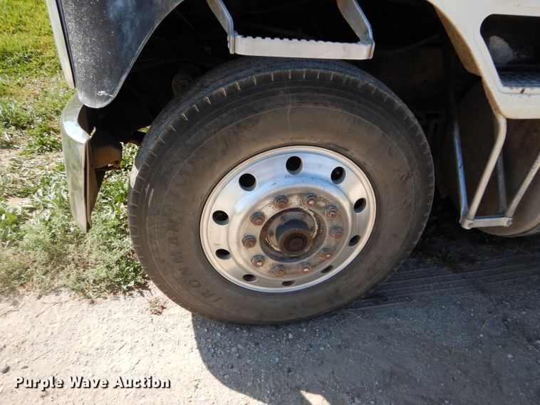 image for item DI8263 1987 International COF9670  semi truck