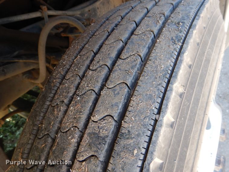 image for item DI8263 1987 International COF9670  semi truck