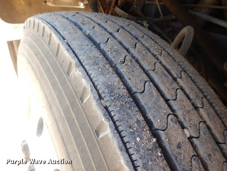 image for item DI8263 1987 International COF9670  semi truck