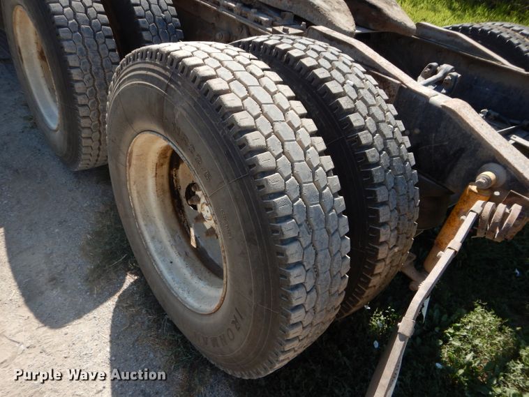 image for item DI8263 1987 International COF9670  semi truck