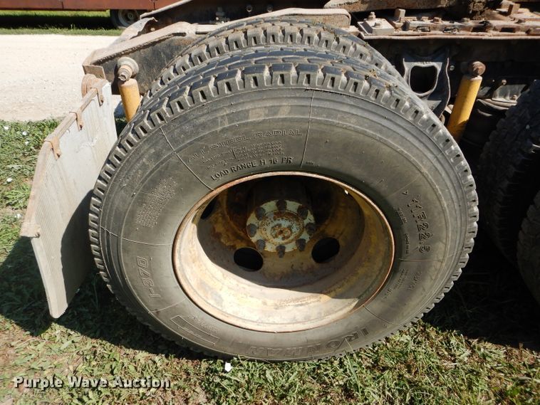 image for item DI8263 1987 International COF9670  semi truck