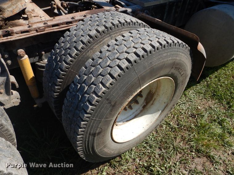 image for item DI8263 1987 International COF9670  semi truck