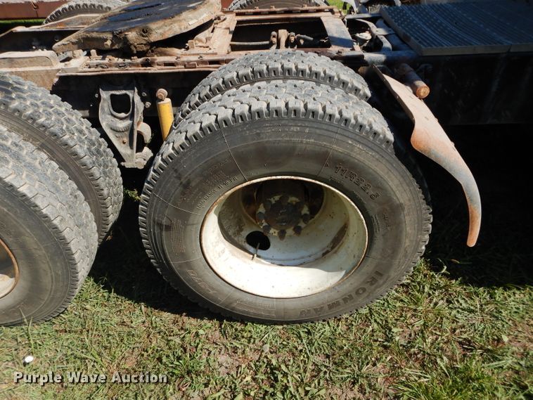 image for item DI8263 1987 International COF9670  semi truck