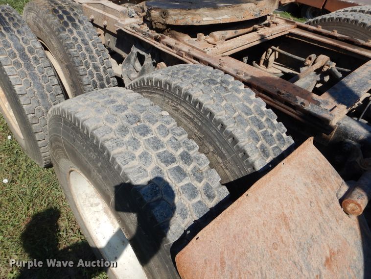 image for item DI8263 1987 International COF9670  semi truck